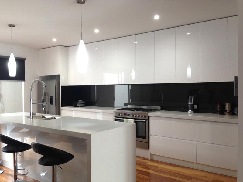 d1536808e2c32b17a34f0c6156f62f6a-min glass splashbacks in London