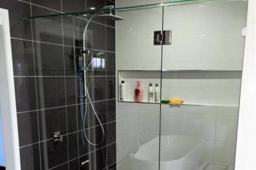 shower-screen-003